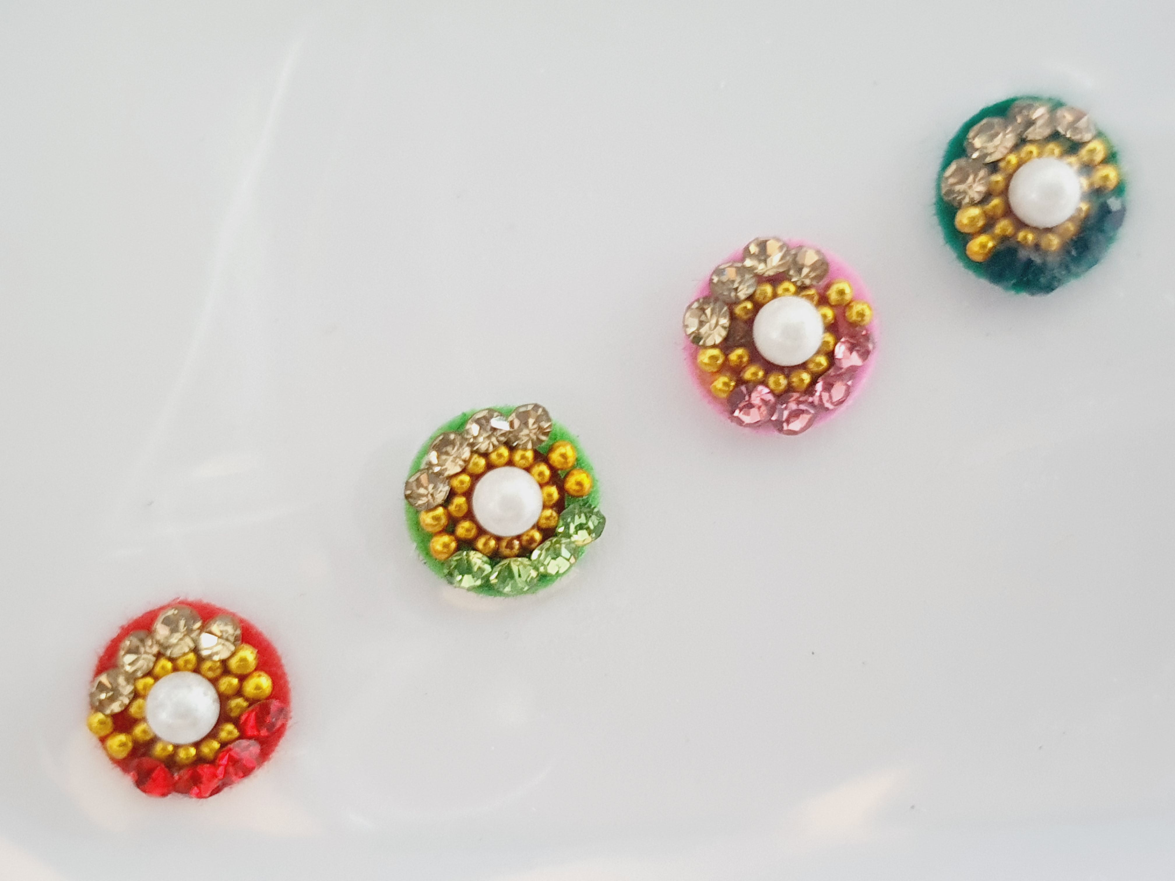 VRC021 Round Coloured Crystal Fancy Bindis